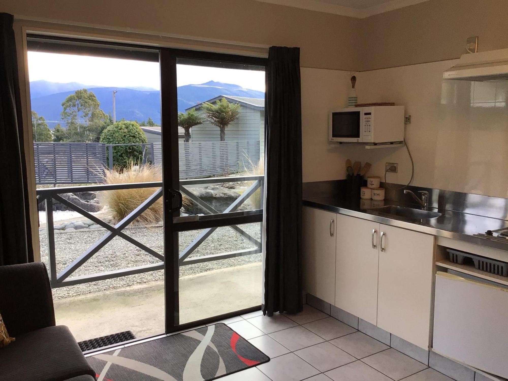 Fiordland Great Views Holiday Park Te Anau Exterior photo